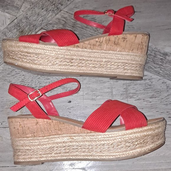 Fergalicious red strap sandals - Picture 4 of 6
